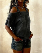 Abril | Blusa con hombros descubiertos y tirantes de denim