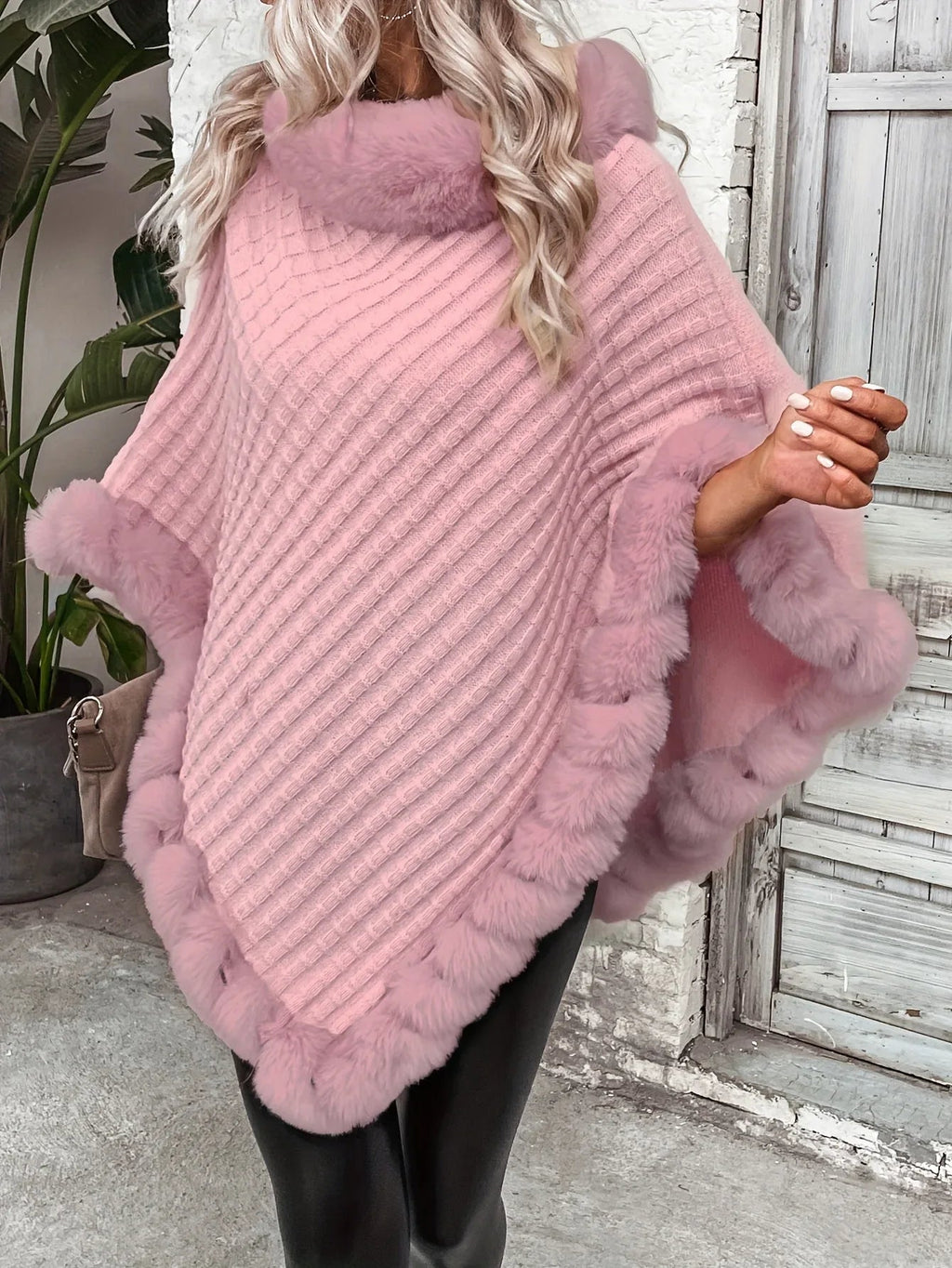 Zahara | Poncho de punto con ribete de piel sintética - Inés Atelier