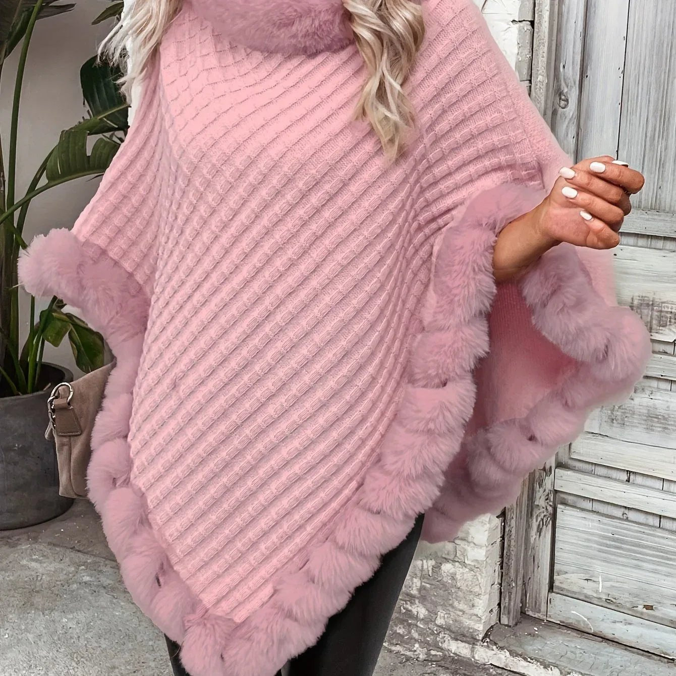 Zahara | Poncho de punto con ribete de piel sintética - Inés Atelier