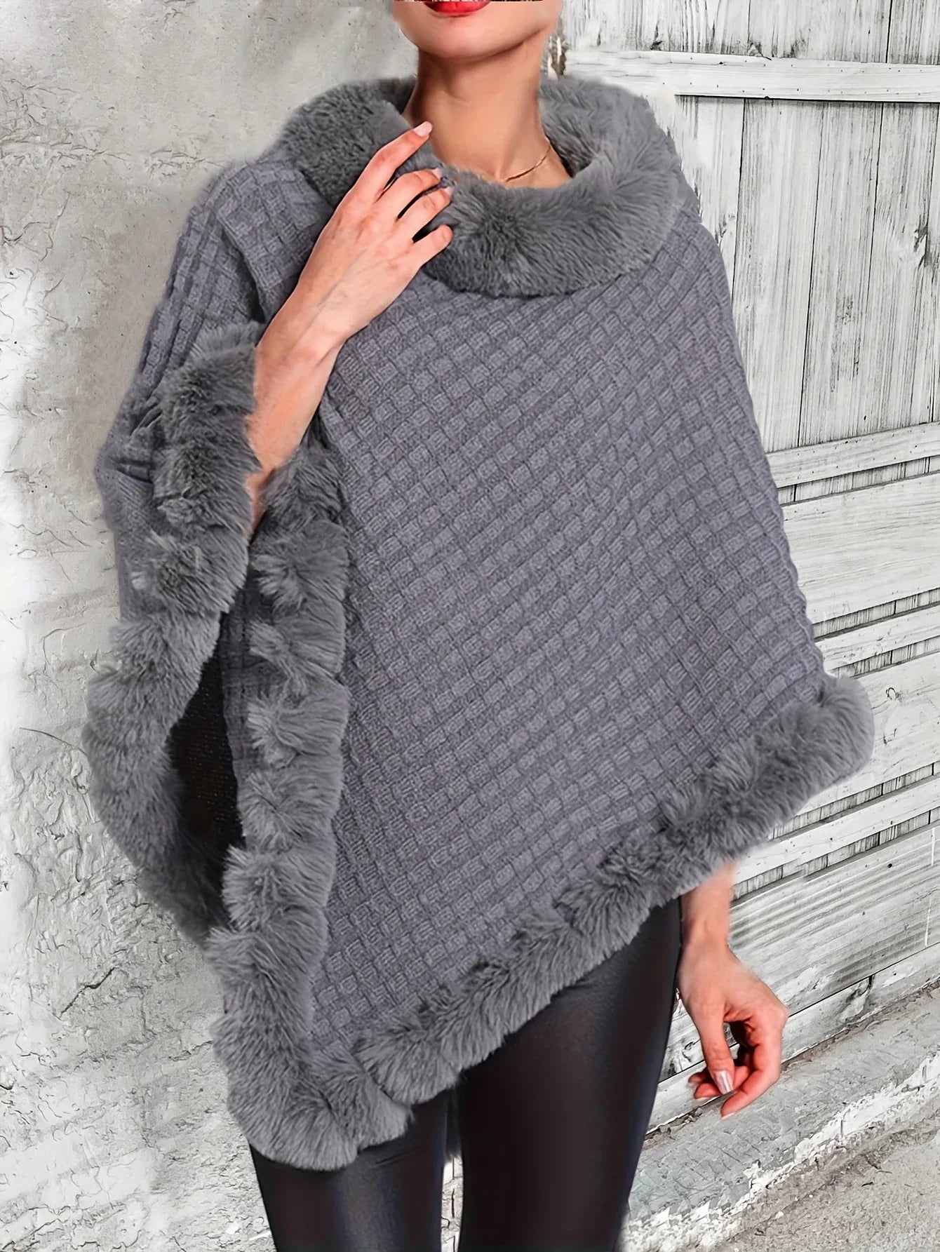 Zahara | Poncho de punto con ribete de piel sintética - Inés Atelier