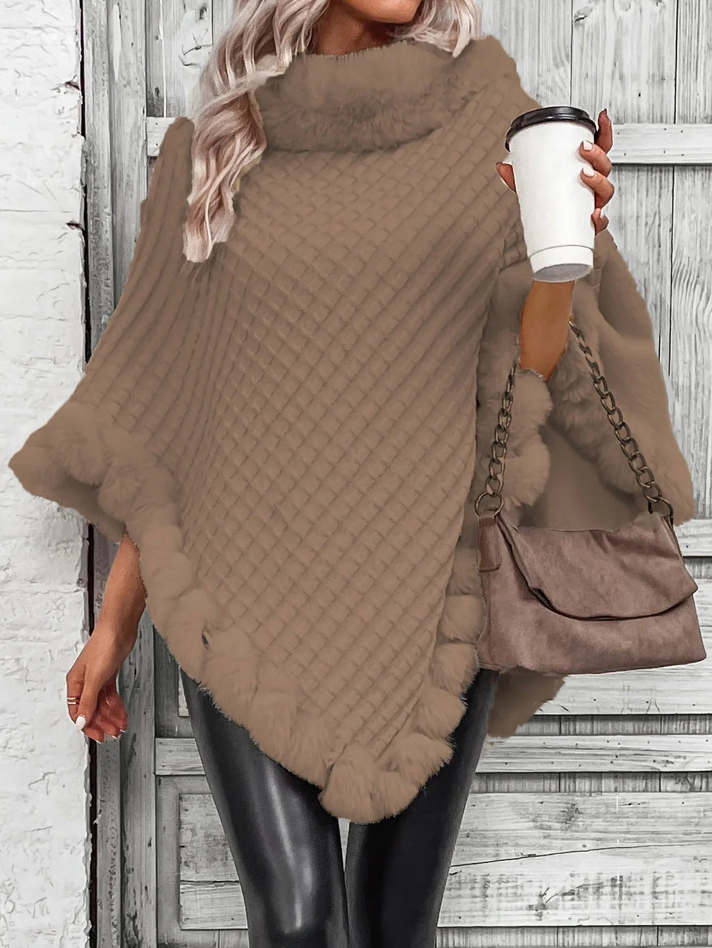 Zahara | Poncho de punto con ribete de piel sintética - Inés Atelier