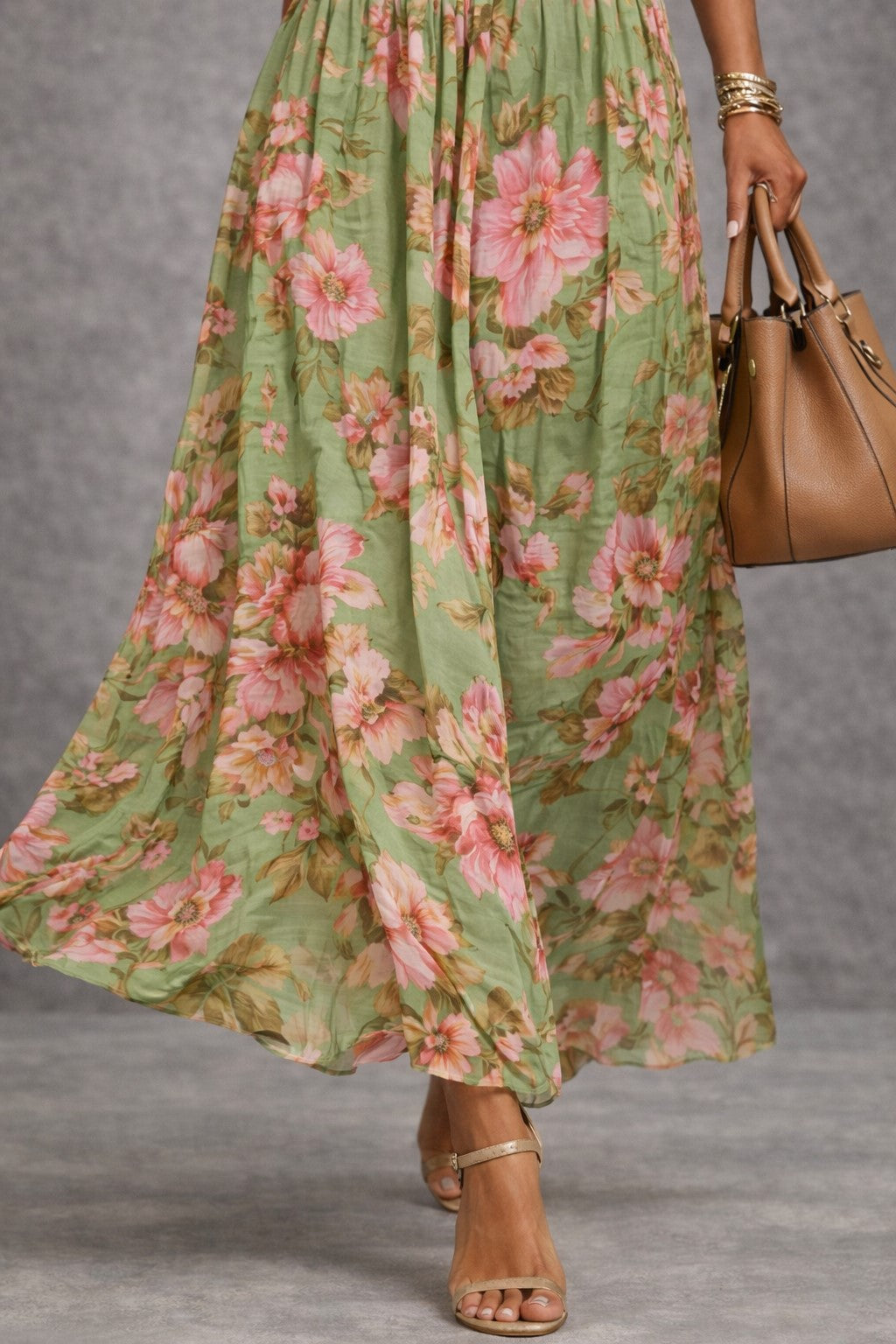 Flor | Vestido largo verde con estampado floral de gasa y cuello halter